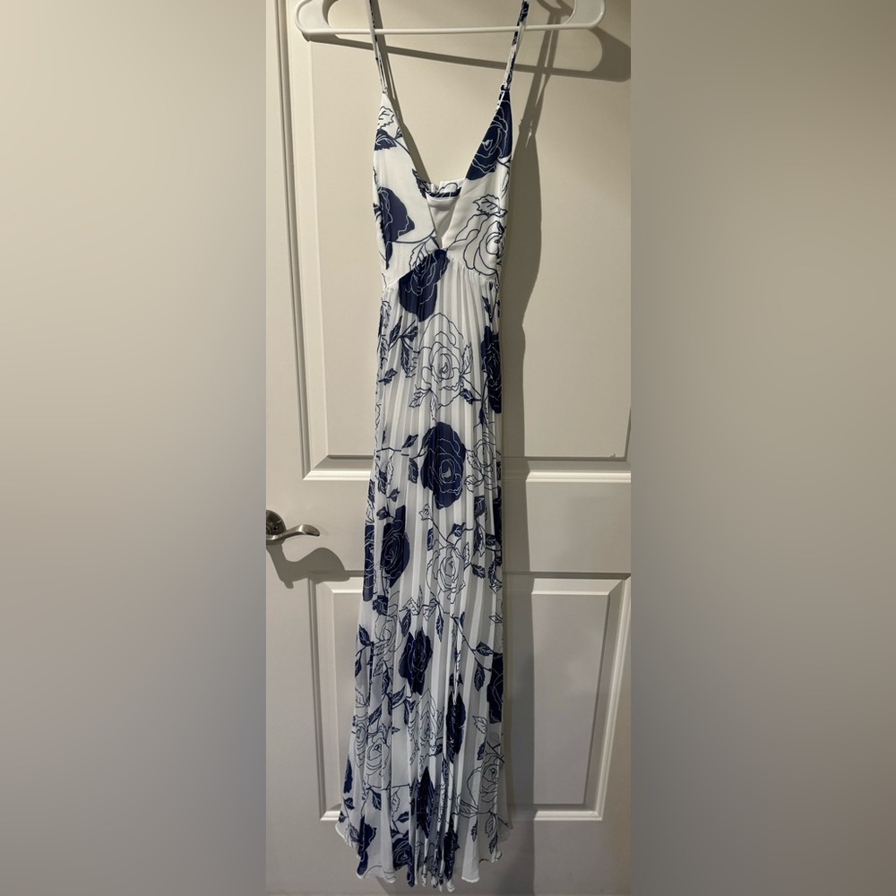 *NWT* Lulus Blue & White Floral Print Maxi Dress - Picture 7 of 11